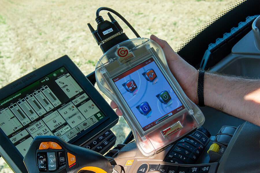 DIMSPORT - NEW GENIUS NEW TRANSDATA Cıhazları ile aracınızın motor işletim sistemini; kullanım tarzınıza göre yeniden programlayarak, "Daha Güçlü" ve "Daha Ekonomik" bir araç haline getirmek için uluslararası çalışan "Yazılım Geliştirme" firmasıdır.